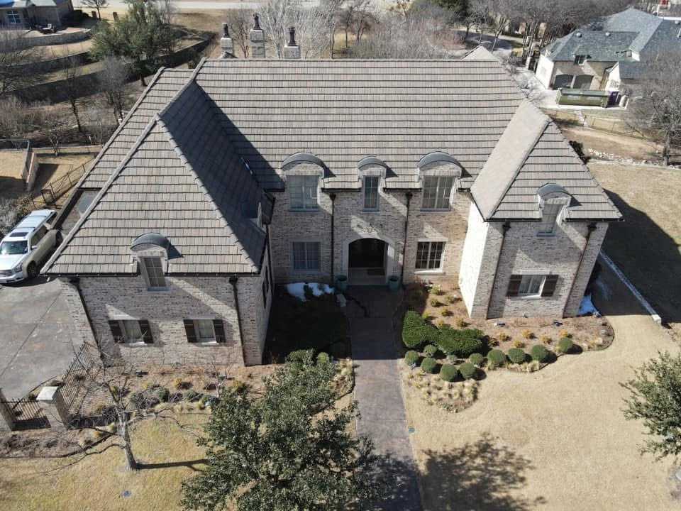 Residential roofing service in Saxon